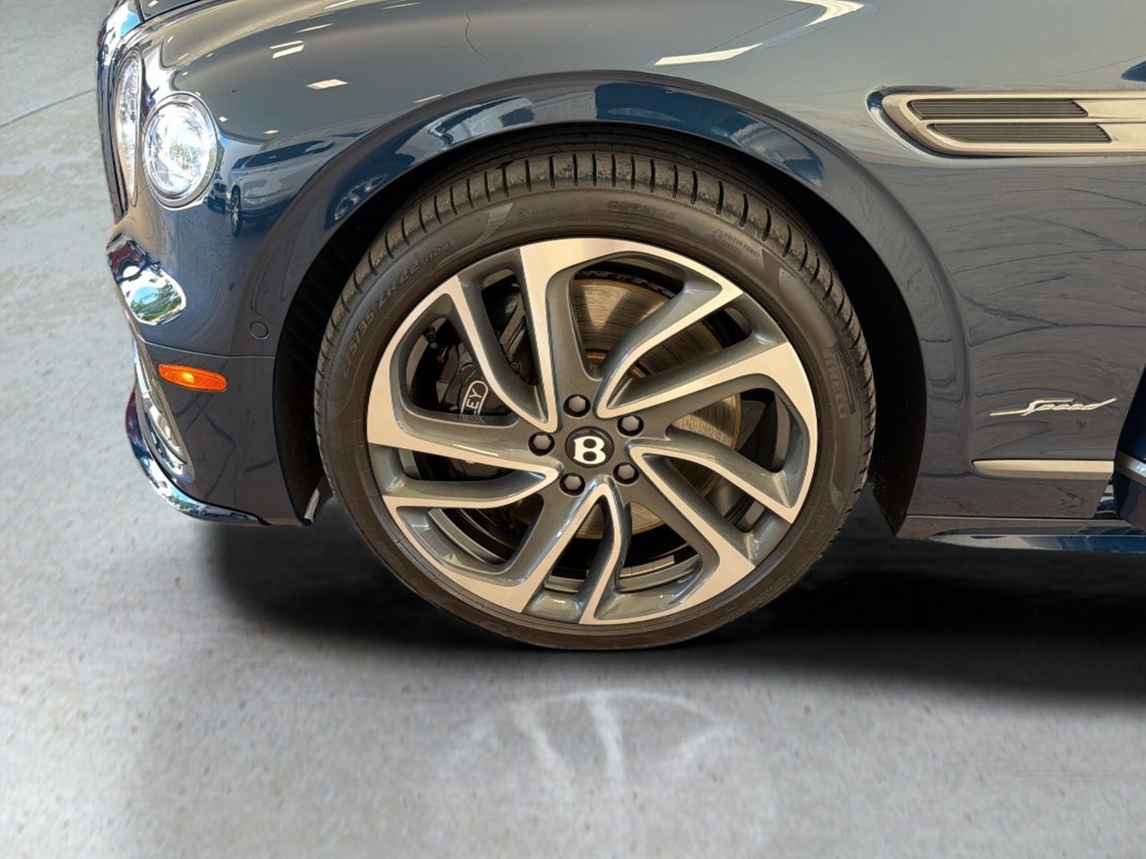 Used 2025 Bentley Flying Spur Plug-In Hybrid AWD/4WD image 16