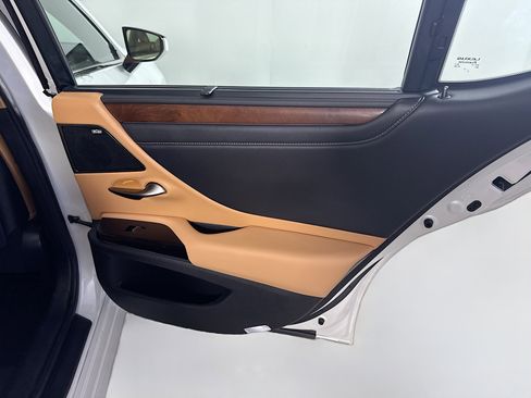 Used 2024 Lexus ES 300h Ultra Luxury image 28