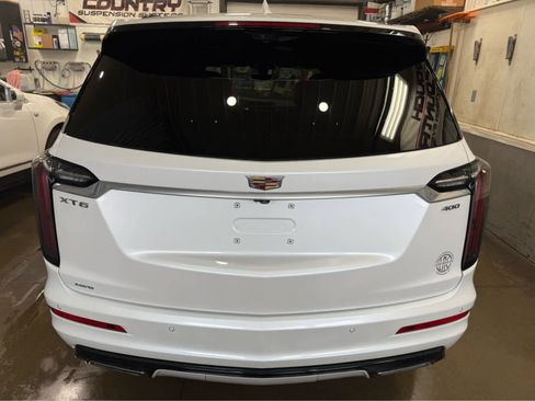 Used 2023 Cadillac XT6 Sport w/ Technology Package image 7
