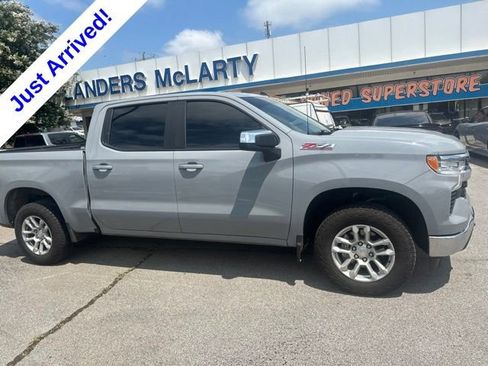 Used 2024 Chevrolet Silverado 1500 LT w/ Z71 Off-Road Package AWD/4WD image 2