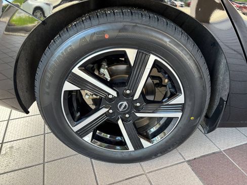 Used 2025 Nissan Sentra SV FWD image 28