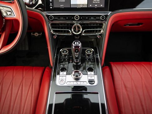 Used 2022 Bentley Flying Spur V8 image 46