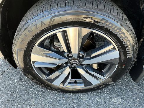 Used 2025 Nissan Rogue SL image 8