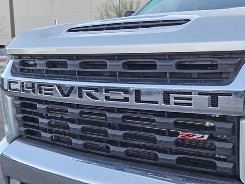 Used 2022 Chevrolet Silverado 2500 LT w/ Convenience Package image 9