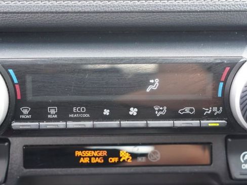 Used 2020 Toyota RAV4 XLE w/ Convenience Package FWD image 27