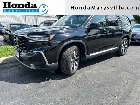 Used 2025 Honda Pilot Touring image 1