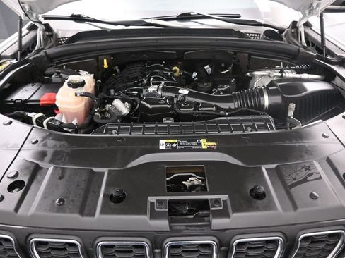 Used 2022 Jeep Grand Cherokee L Laredo w/ Luxury Tech Group I RWD image 16