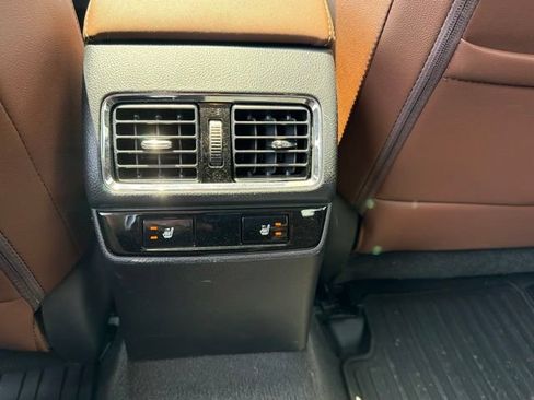 Used 2017 Subaru Outback 3.6R Touring AWD/4WD image 18
