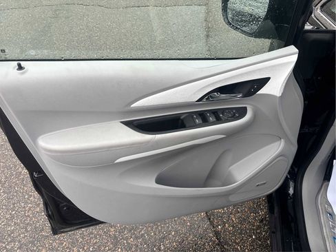 Used 2019 Chevrolet Bolt Premier w/ Infotainment Package image 20