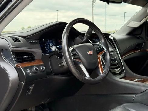 Used 2019 Cadillac Escalade Premium Luxury image 22