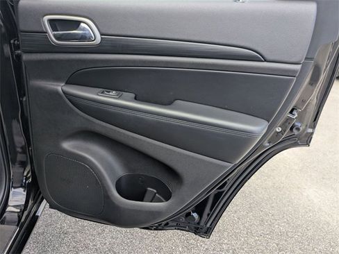 Used 2020 Jeep Grand Cherokee Altitude image 33