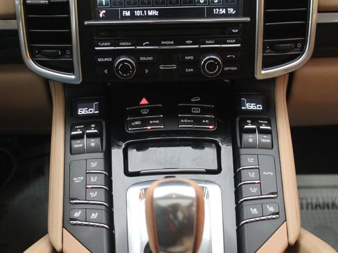 Used 2016 Porsche Cayenne image 8