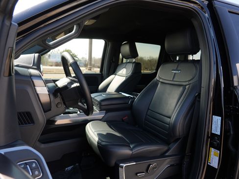 Used 2025 Ford F150 Platinum image 16