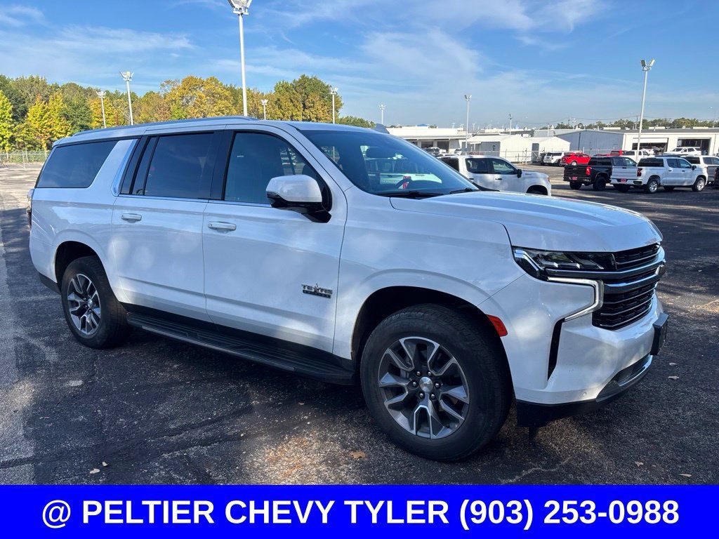 Used 2024 Chevrolet Suburban LT w/ Luxury Package RWD image 1