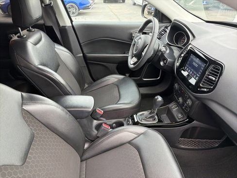 Used 2021 Jeep Compass Latitude image 10