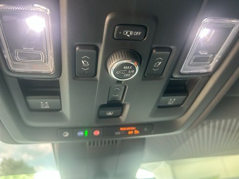 Used 2024 Chevrolet Tahoe High Country AWD/4WD image 35