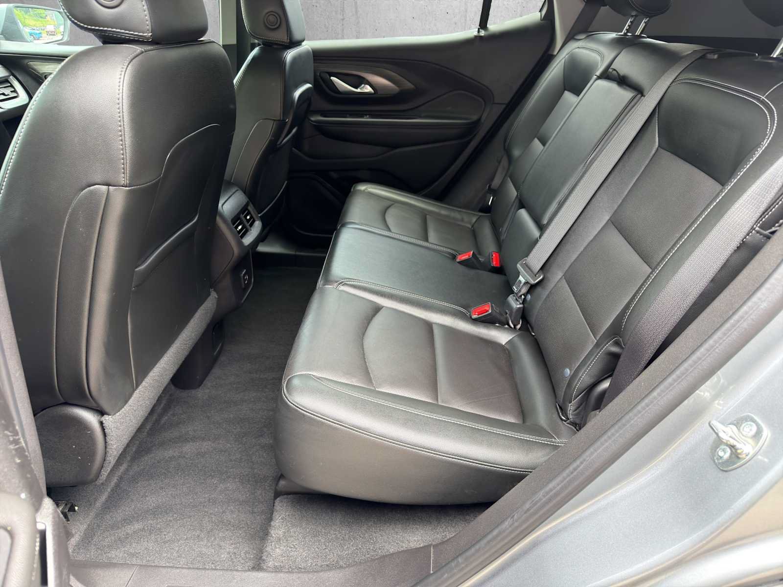 Used 2024 GMC Terrain SLT AWD/4WD image 19