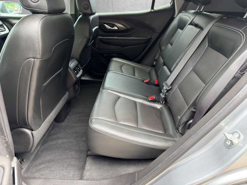 Used 2024 GMC Terrain SLT AWD/4WD image 19