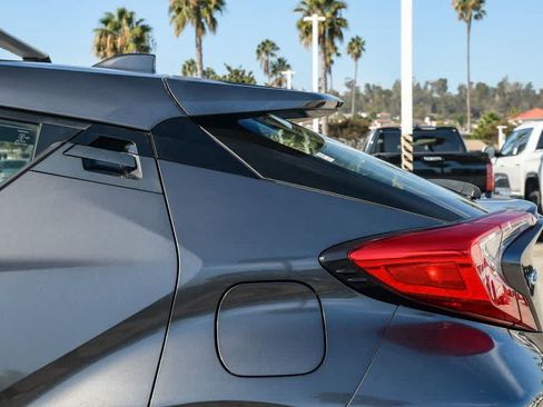 Used 2019 Toyota C-HR XLE FWD image 6