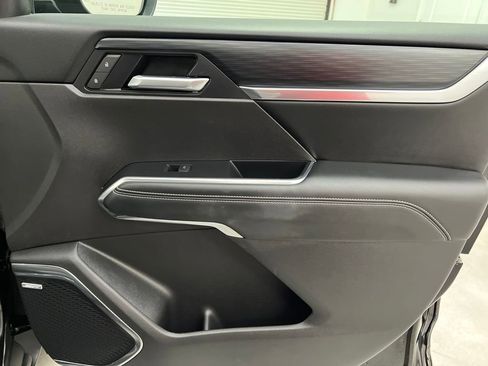 Used 2025 GMC Acadia Elevation image 29