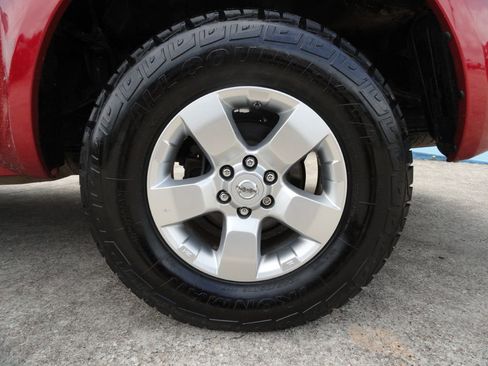Used 2010 Nissan Frontier SE RWD image 18