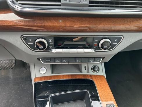 Used 2021 Audi Q5 2.0T Premium w/ Convenience Package image 16