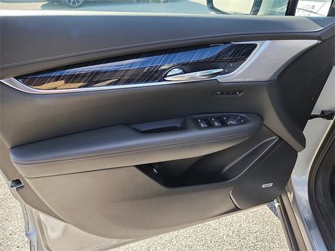 Certified 2025 Cadillac XT6 Premium Luxury image 12