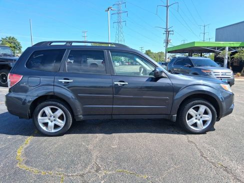 Used 2010 Subaru Forester 2.5X Limited AWD/4WD image 4