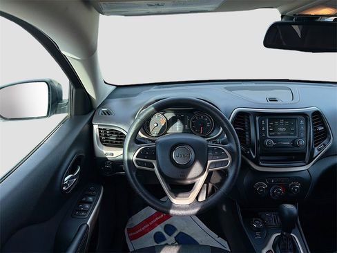 Used 2017 Jeep Cherokee Sport image 20