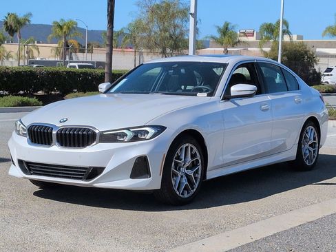 Used 2025 BMW 330i Sedan w/ Premium Package image 5