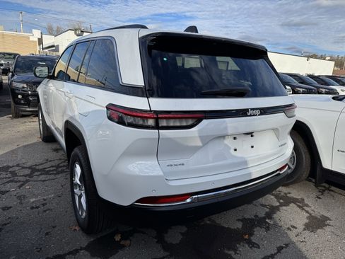 New 2025 Jeep Grand Cherokee Laredo X w/ Luxury Tech Group I image 5