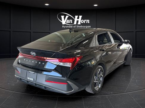 Certified 2025 Hyundai Elantra Sport FWD image 7