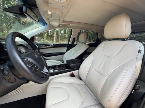 Used 2019 Ford Edge Titanium w/ Cold Weather Package FWD image 21