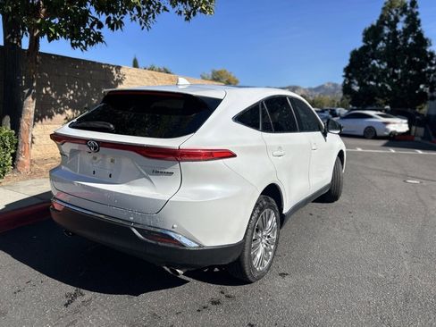 Used 2023 Toyota Venza Limited image 6