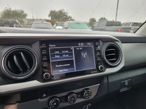 Used 2020 Toyota Tacoma SR5 image 19