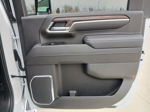 New 2026 GMC Sierra 2500 SLT w/ SLT Premium Package image 17