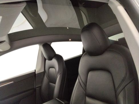 Used 2023 Tesla Model Y Long Range image 28