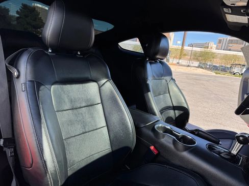 Used 2017 Ford Mustang GT Premium image 15