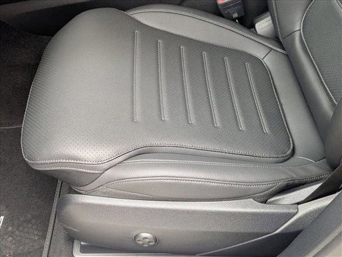 New 2026 Mercedes-Benz GLC 300 image 4