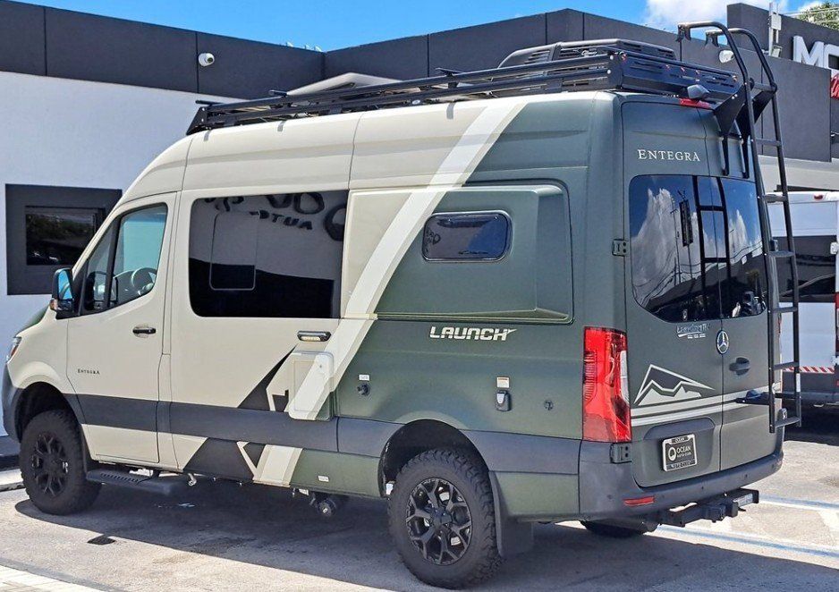 Used 2023 Mercedes-Benz Sprinter 2500 image 4