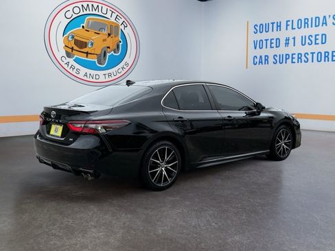 Used 2022 Toyota Camry SE FWD image 6