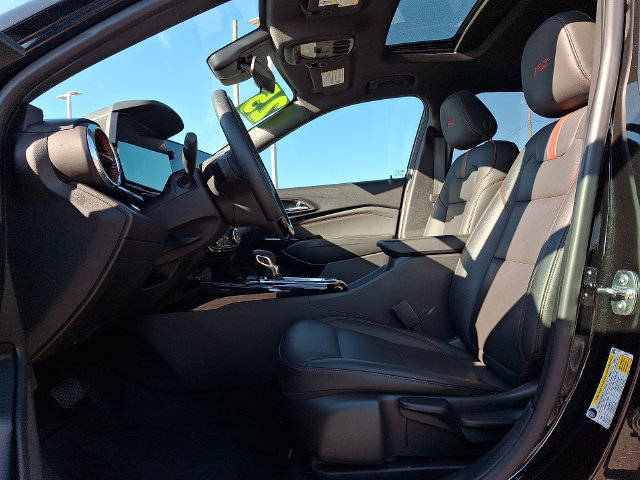 Used 2025 Chevrolet Trax RS w/ Sunroof Package FWD image 13