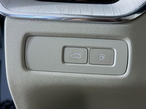 New 2026 Volvo XC60 T8 Ultra w/ Protection Package Premier image 10