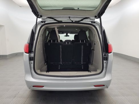 Used 2022 Chrysler Voyager LX image 29