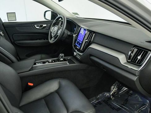 Certified 2025 Volvo XC60 B5 Core AWD/4WD image 16