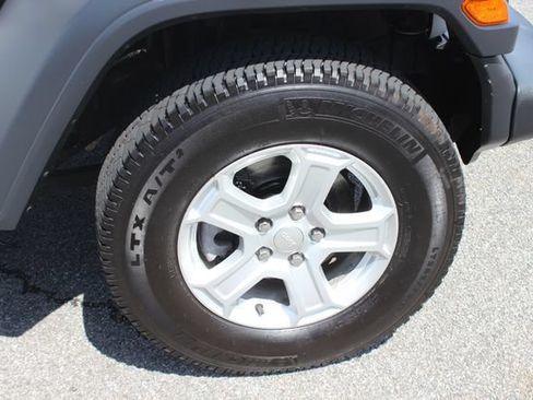 Used 2019 Jeep Wrangler Unlimited Sport S AWD/4WD image 32
