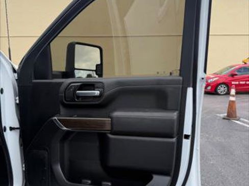Used 2022 Chevrolet Silverado 2500 LT w/ Convenience Package RWD image 13