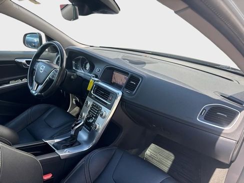 Used 2018 Volvo S60 T5 Dynamic image 24