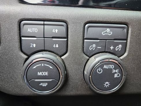 Used 2023 Chevrolet Silverado 1500 LT w/ Z71 Off-Road Package AWD/4WD image 31