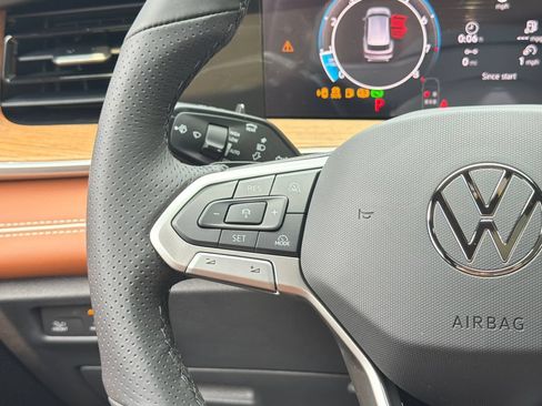 New 2026 Volkswagen Tiguan SEL R-Line AWD/4WD image 16
